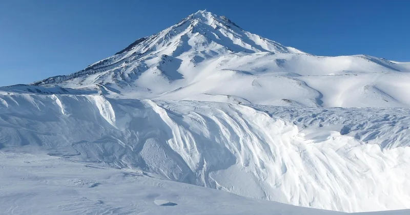 Le volcan en hiver : ce que la Chaîne des Puys devient quand elle gèle