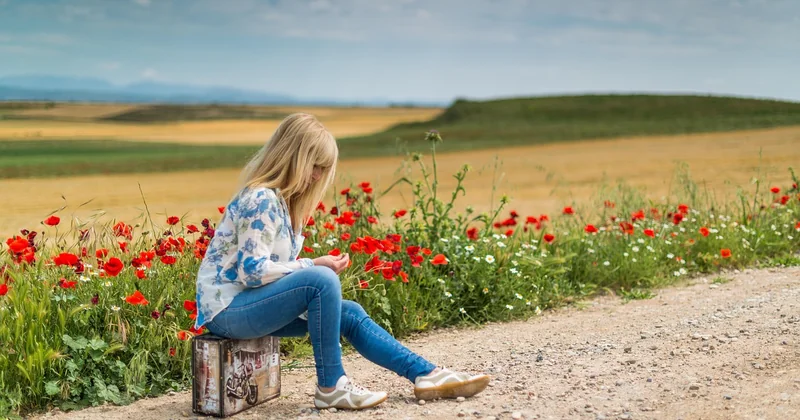 Partir en vacances seule, femme : ce qui change concrètement