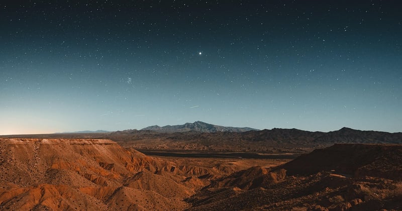 Nuit dans le désert : le guide ultime du voyage sous les étoiles